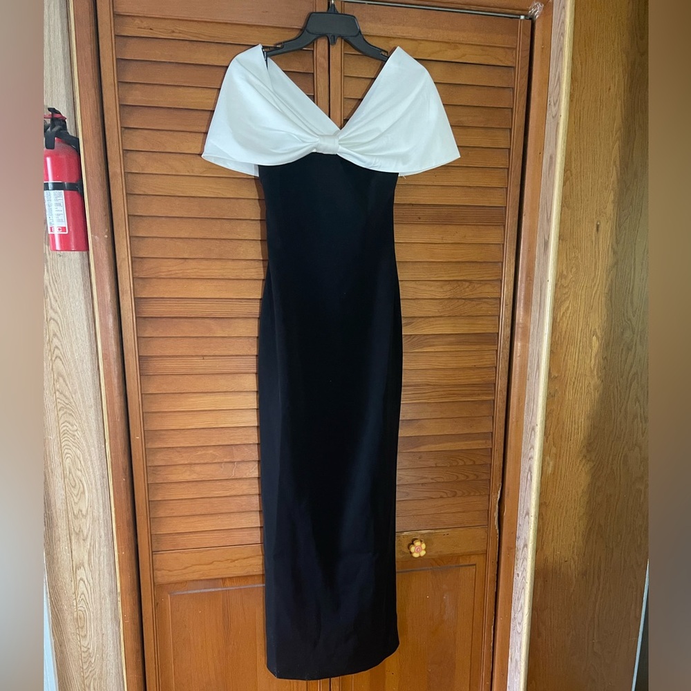 SONYA MODA BELLUNO DRESS. Size S Women
#267 - Picture 10 of 10